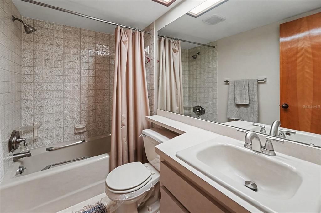 For Sale: $179,000 (2 beds, 2 baths, 1030 Square Feet)