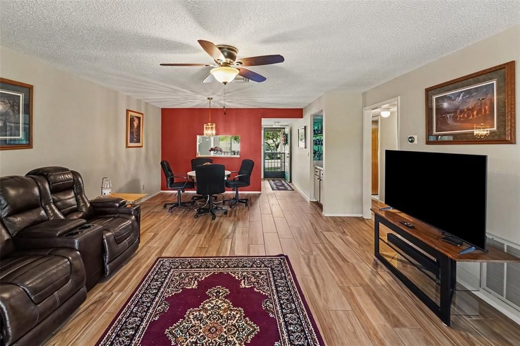 For Sale: $179,000 (2 beds, 2 baths, 1030 Square Feet)