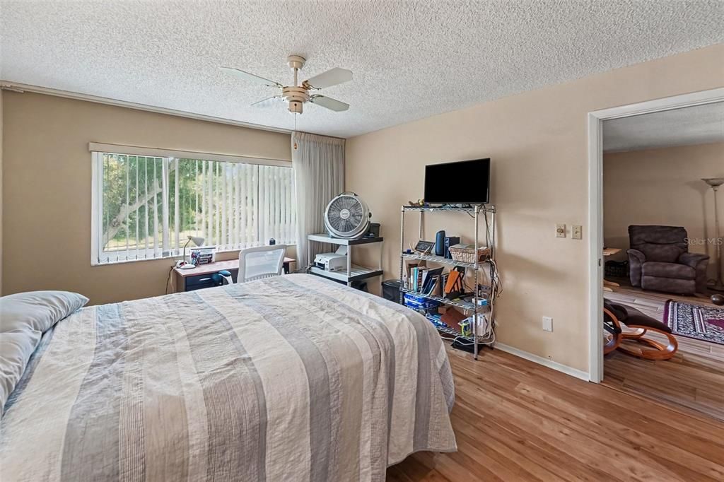For Sale: $179,000 (2 beds, 2 baths, 1030 Square Feet)