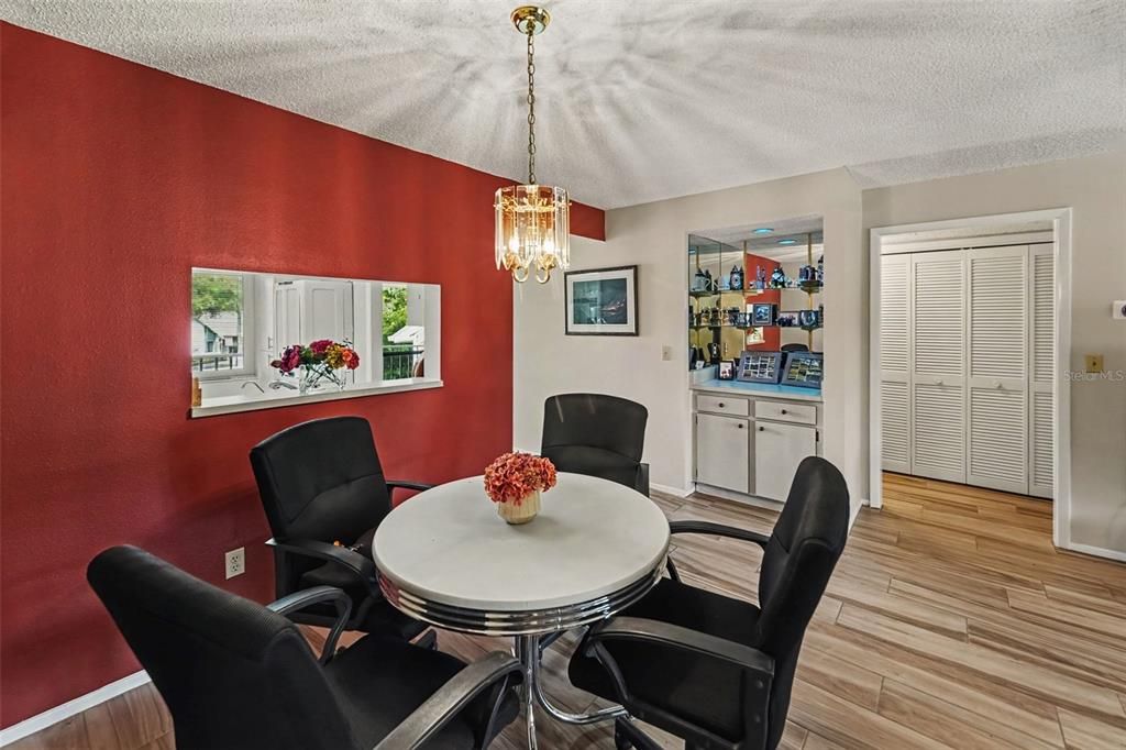 For Sale: $179,000 (2 beds, 2 baths, 1030 Square Feet)