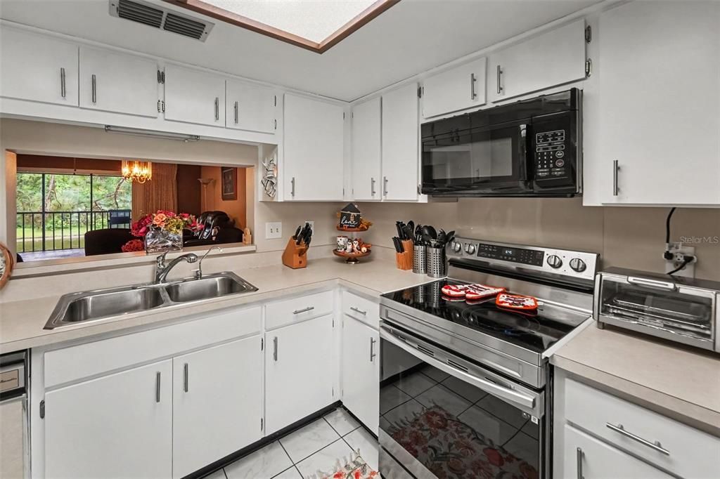For Sale: $179,000 (2 beds, 2 baths, 1030 Square Feet)