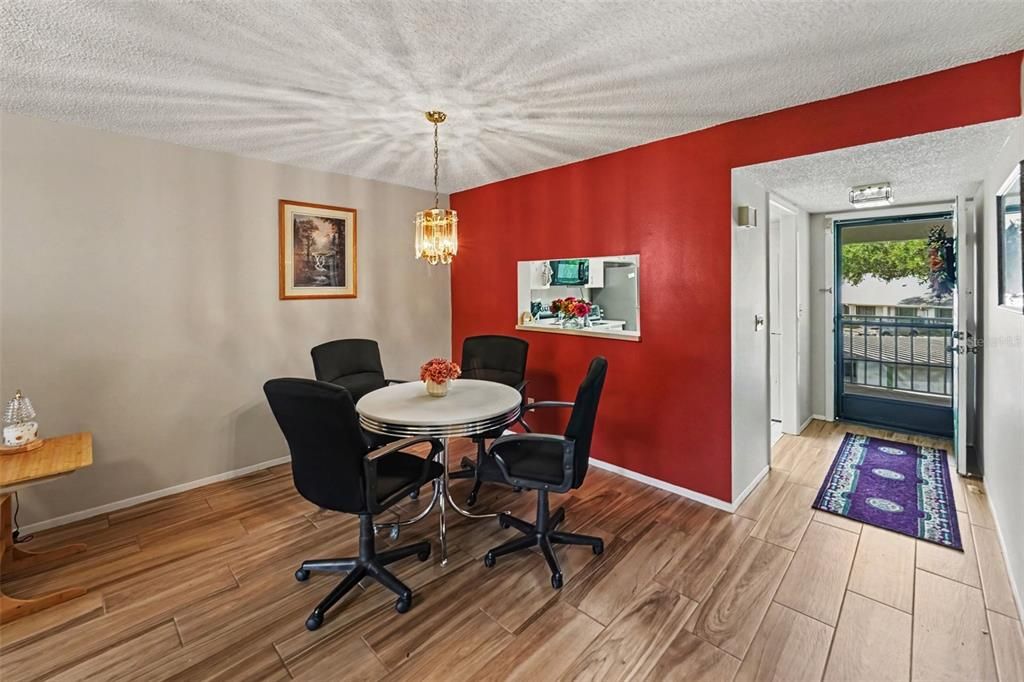 For Sale: $179,000 (2 beds, 2 baths, 1030 Square Feet)