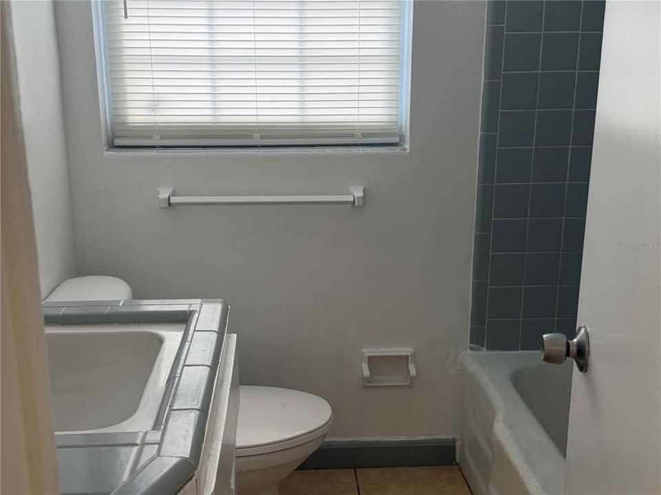 For Rent: $1,900 (3 beds, 2 baths, 1388 Square Feet)