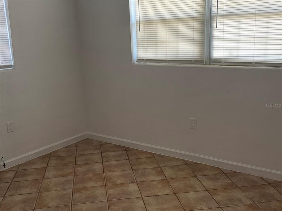 For Rent: $1,900 (3 beds, 2 baths, 1388 Square Feet)
