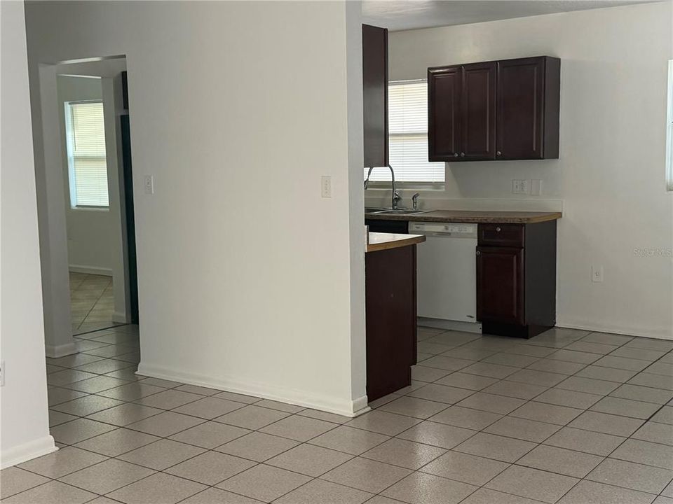 For Rent: $1,900 (3 beds, 2 baths, 1388 Square Feet)