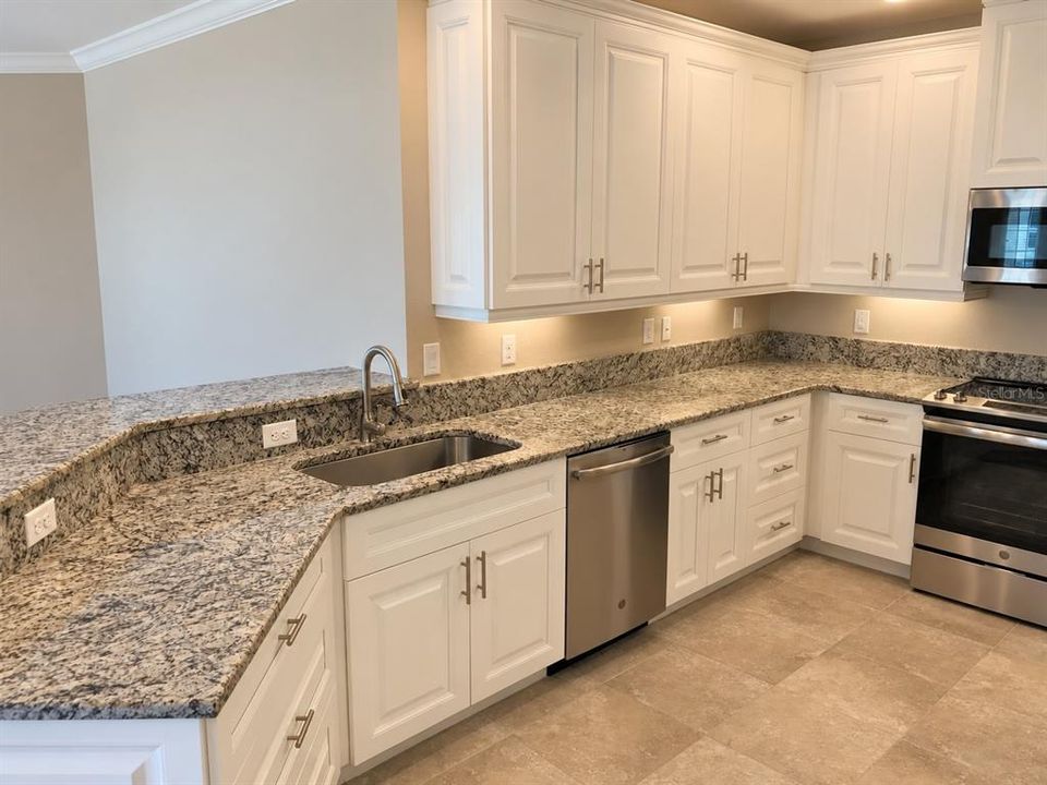 For Rent: $3,100 (3 beds, 2 baths, 1857 Square Feet)
