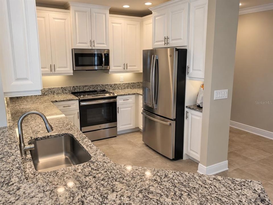 For Rent: $3,100 (3 beds, 2 baths, 1857 Square Feet)