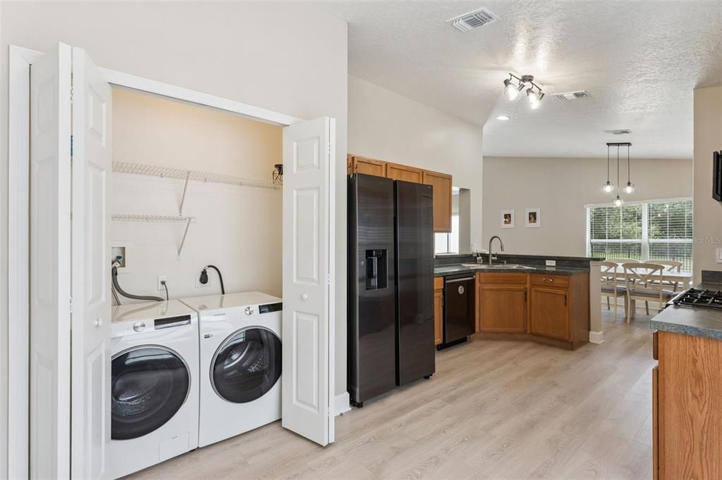 For Sale: $379,900 (3 beds, 2 baths, 1253 Square Feet)