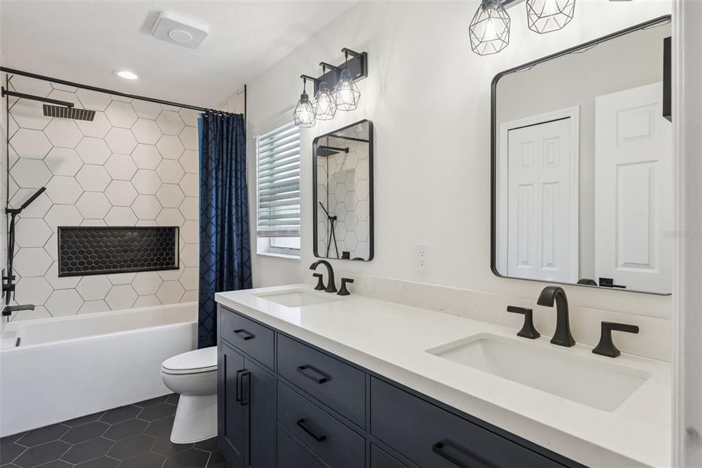 For Sale: $379,900 (3 beds, 2 baths, 1253 Square Feet)