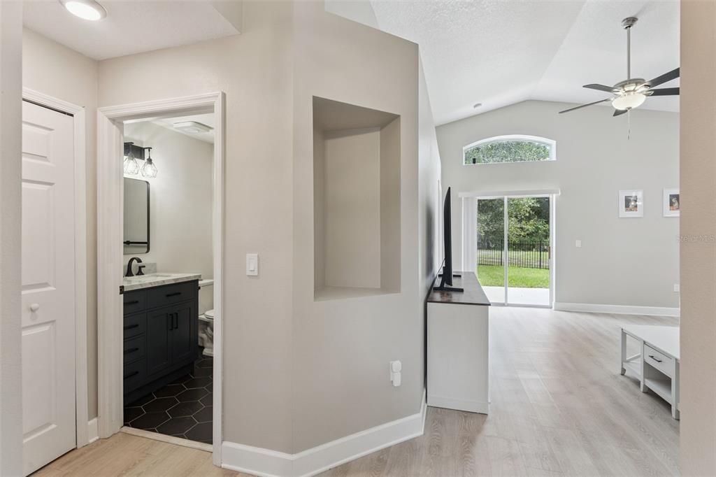 For Sale: $379,900 (3 beds, 2 baths, 1253 Square Feet)