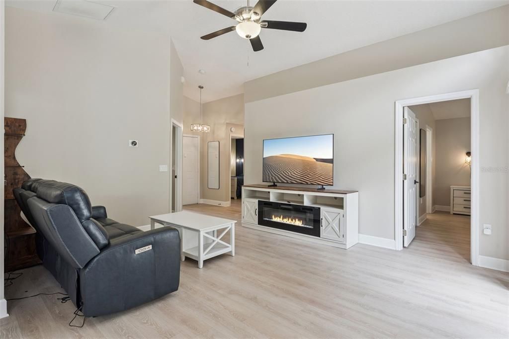For Sale: $379,900 (3 beds, 2 baths, 1253 Square Feet)