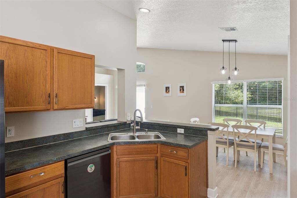 For Sale: $379,900 (3 beds, 2 baths, 1253 Square Feet)