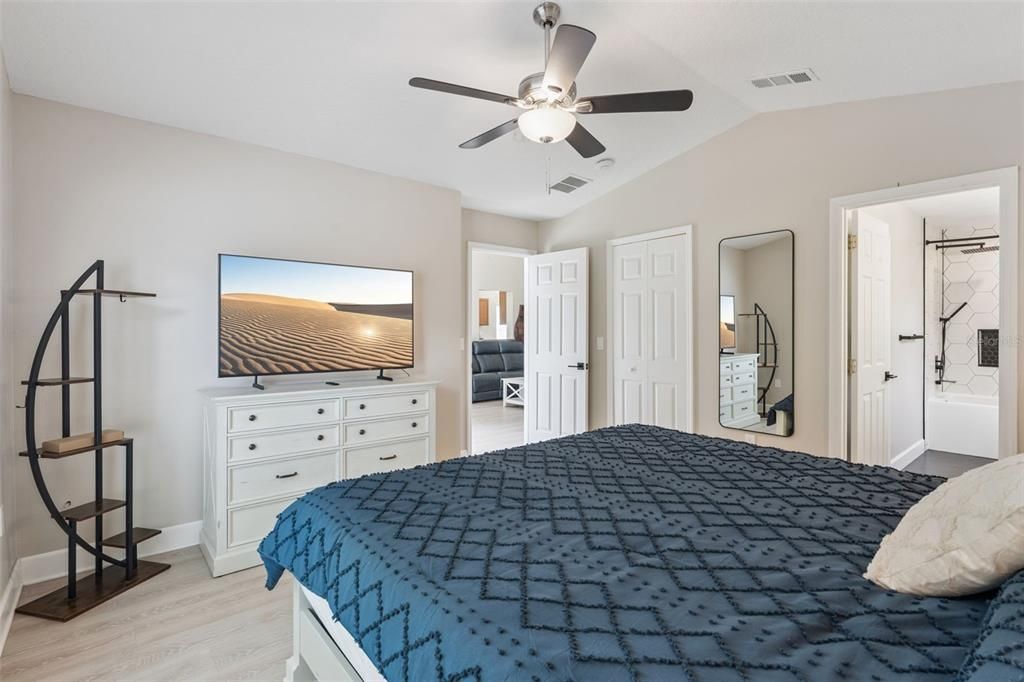 For Sale: $379,900 (3 beds, 2 baths, 1253 Square Feet)