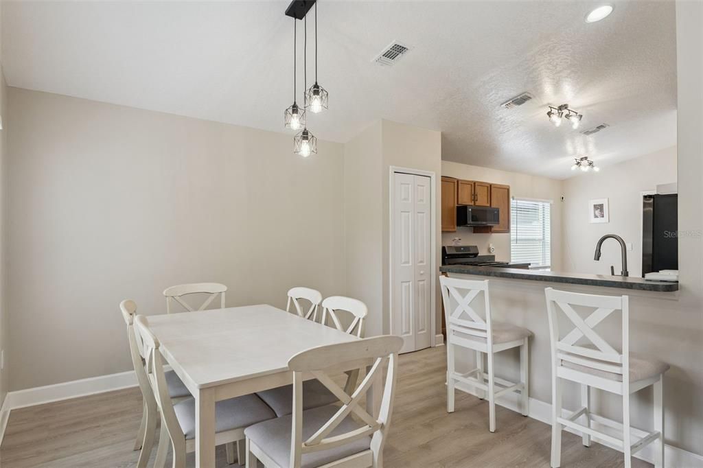 For Sale: $379,900 (3 beds, 2 baths, 1253 Square Feet)