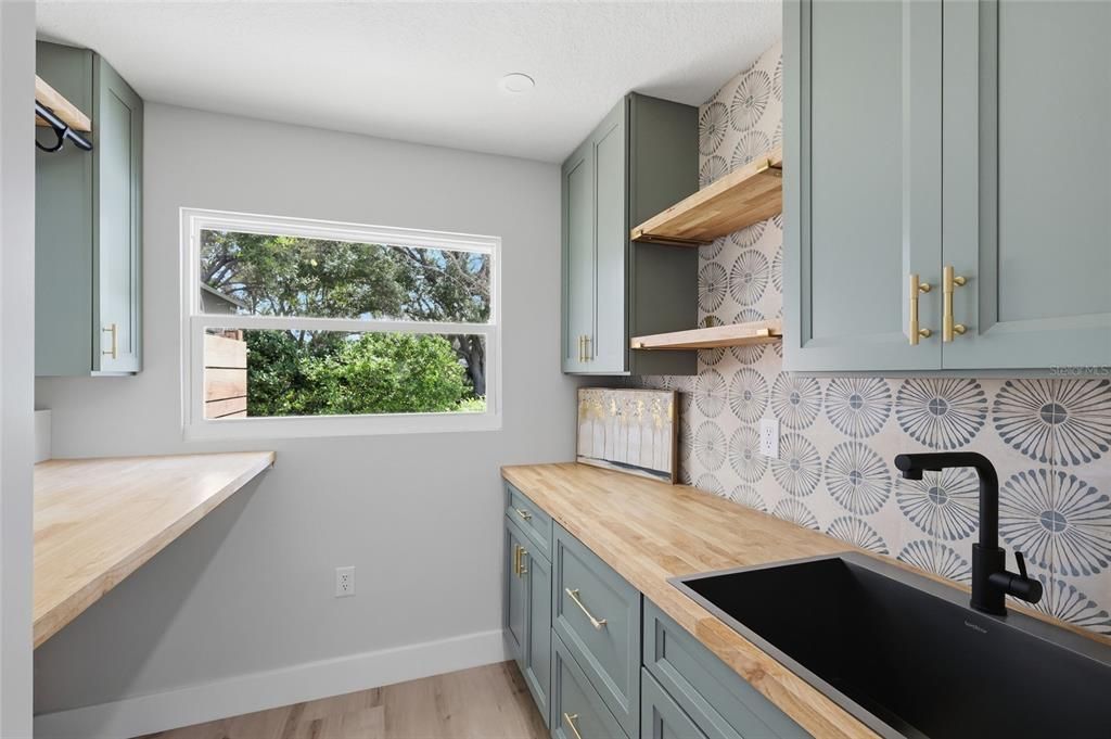 For Sale: $1,325,000 (5 beds, 3 baths, 2879 Square Feet)