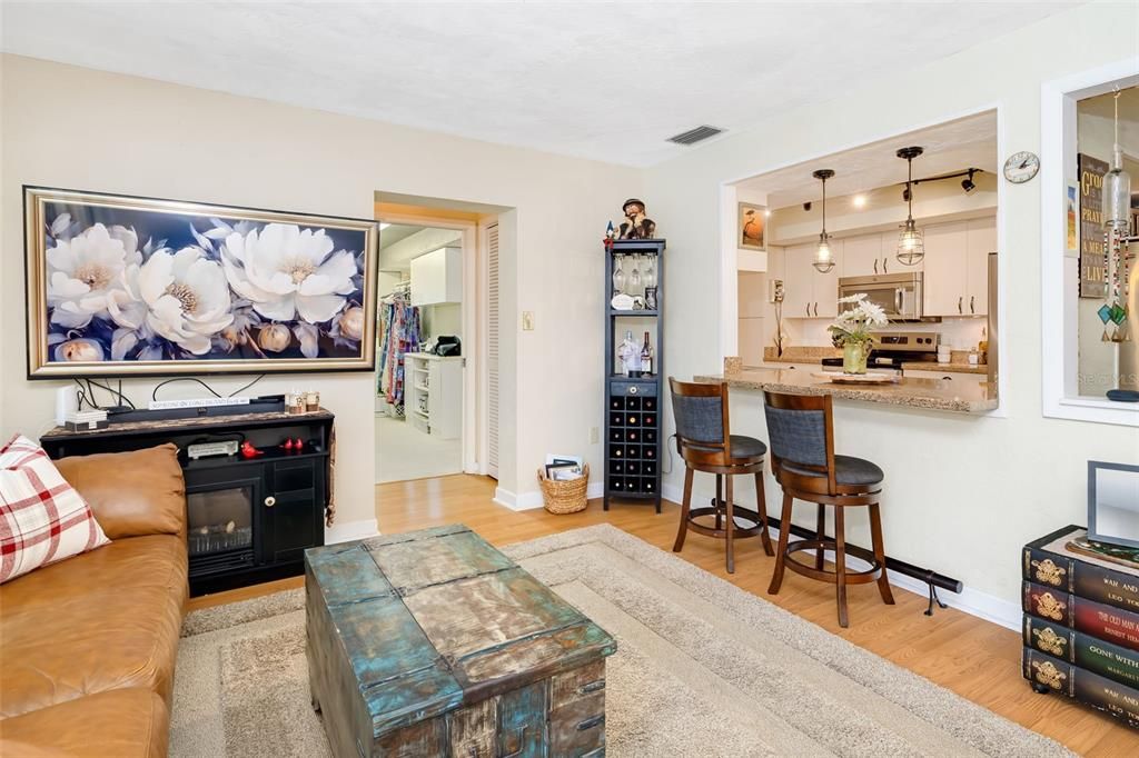 For Sale: $650,000 (3 beds, 3 baths, 1953 Square Feet)