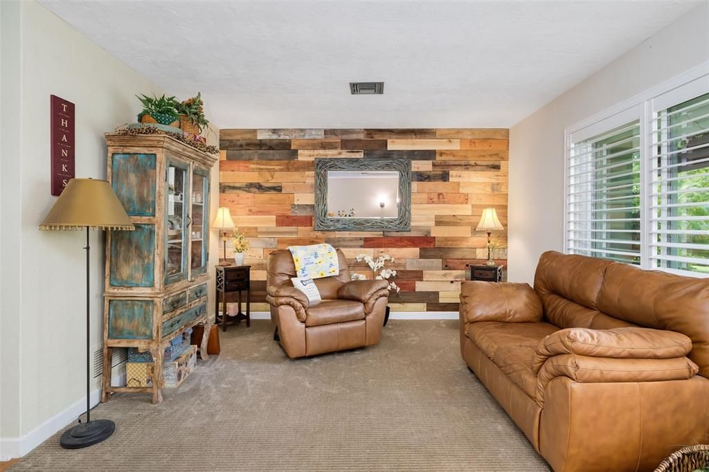 For Sale: $650,000 (3 beds, 3 baths, 1953 Square Feet)