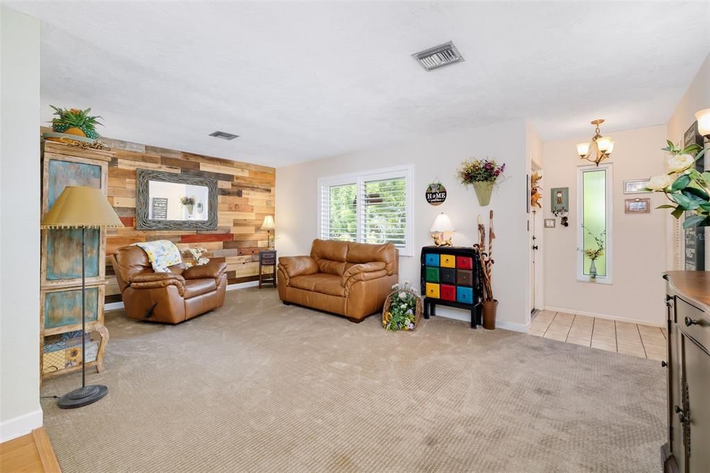 For Sale: $650,000 (3 beds, 3 baths, 1953 Square Feet)