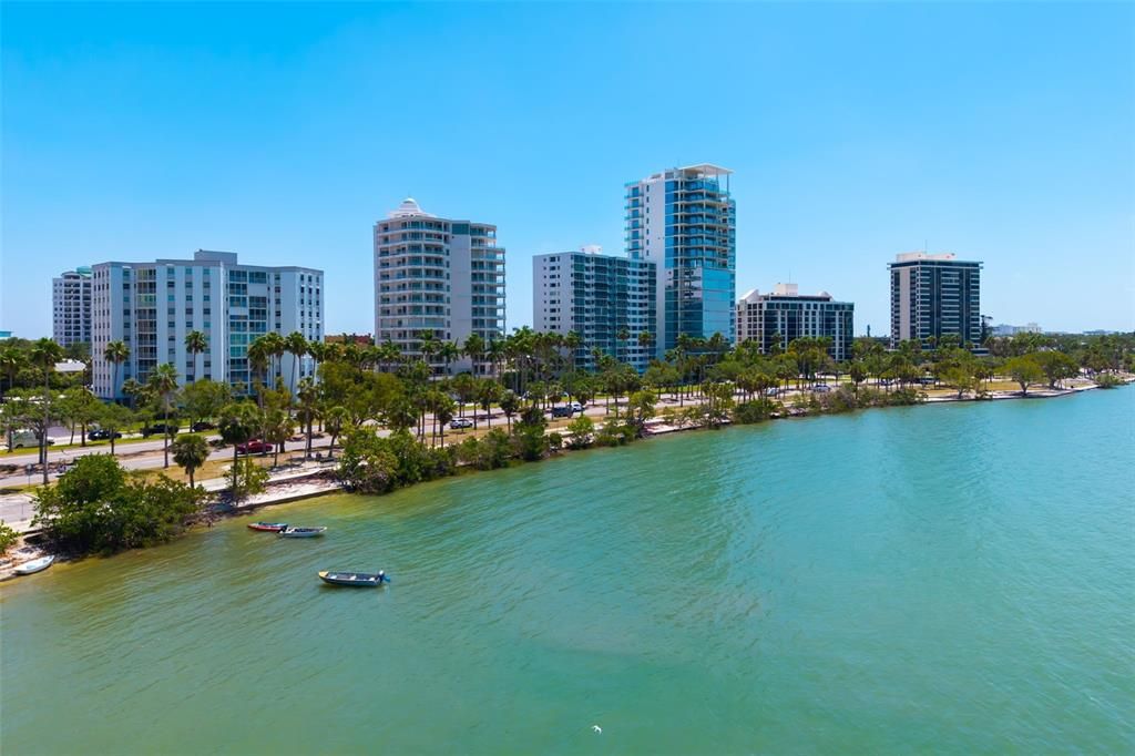 For Sale: $650,000 (3 beds, 3 baths, 1953 Square Feet)