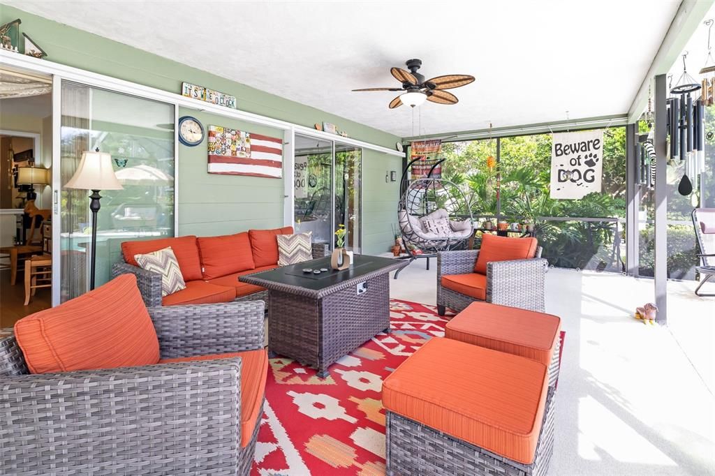 For Sale: $650,000 (3 beds, 3 baths, 1953 Square Feet)
