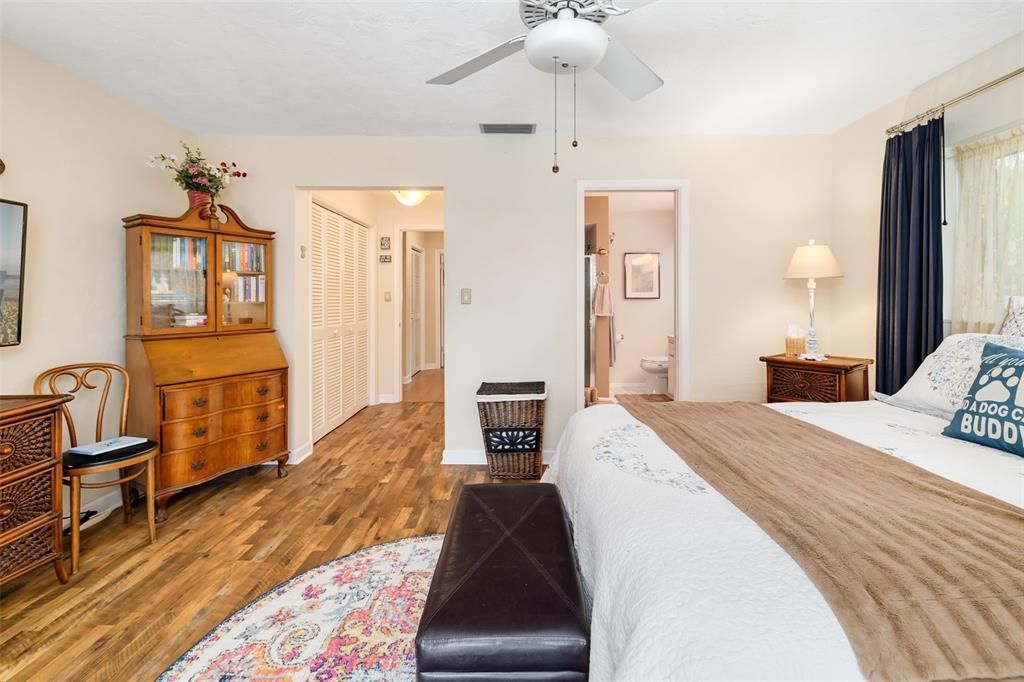 For Sale: $650,000 (3 beds, 3 baths, 1953 Square Feet)
