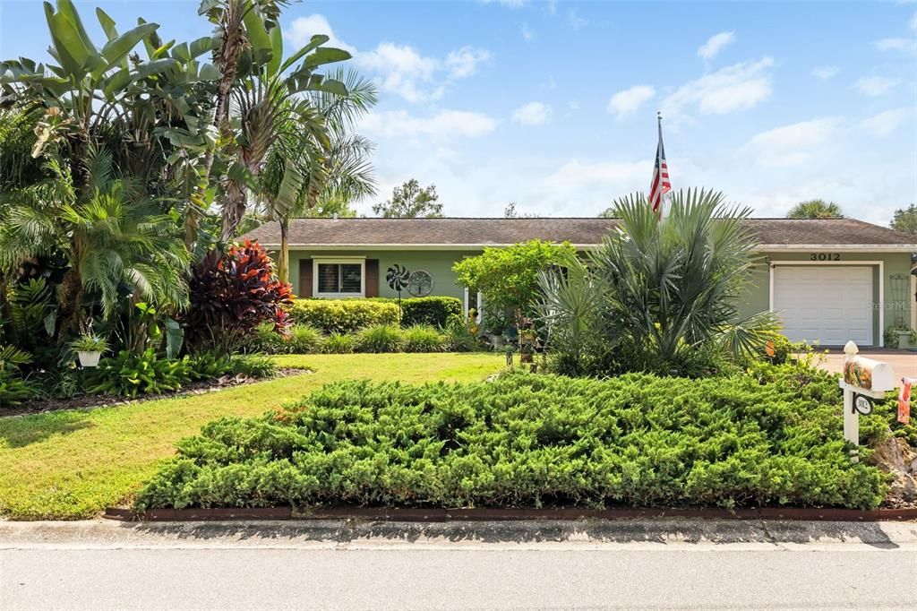 For Sale: $650,000 (3 beds, 3 baths, 1953 Square Feet)