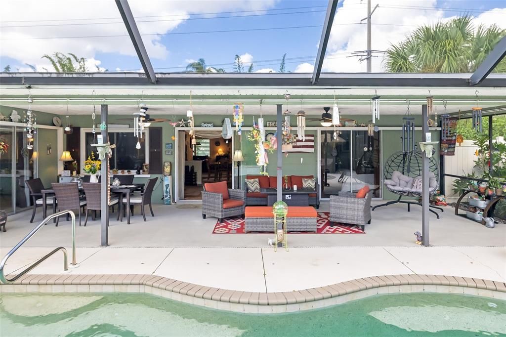 For Sale: $650,000 (3 beds, 3 baths, 1953 Square Feet)