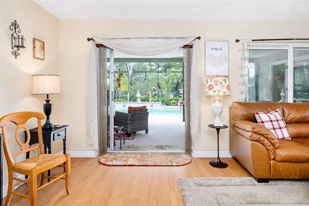 For Sale: $650,000 (3 beds, 3 baths, 1953 Square Feet)