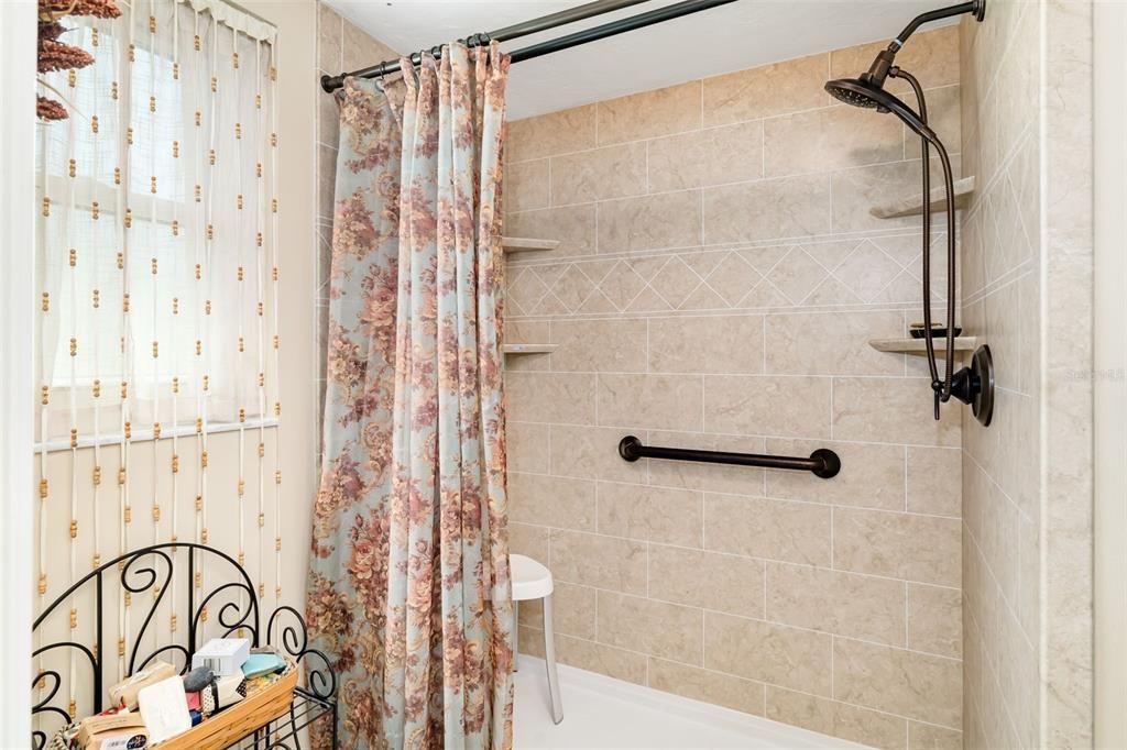 For Sale: $650,000 (3 beds, 3 baths, 1953 Square Feet)