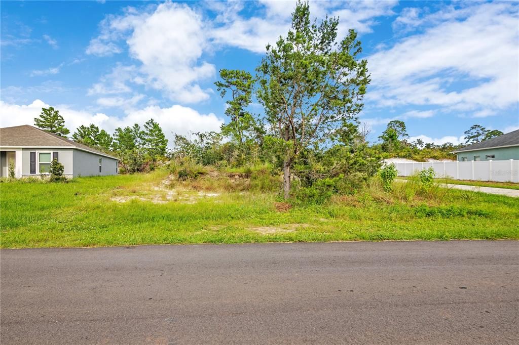 На продажу: $53,000 (0.21 acres)