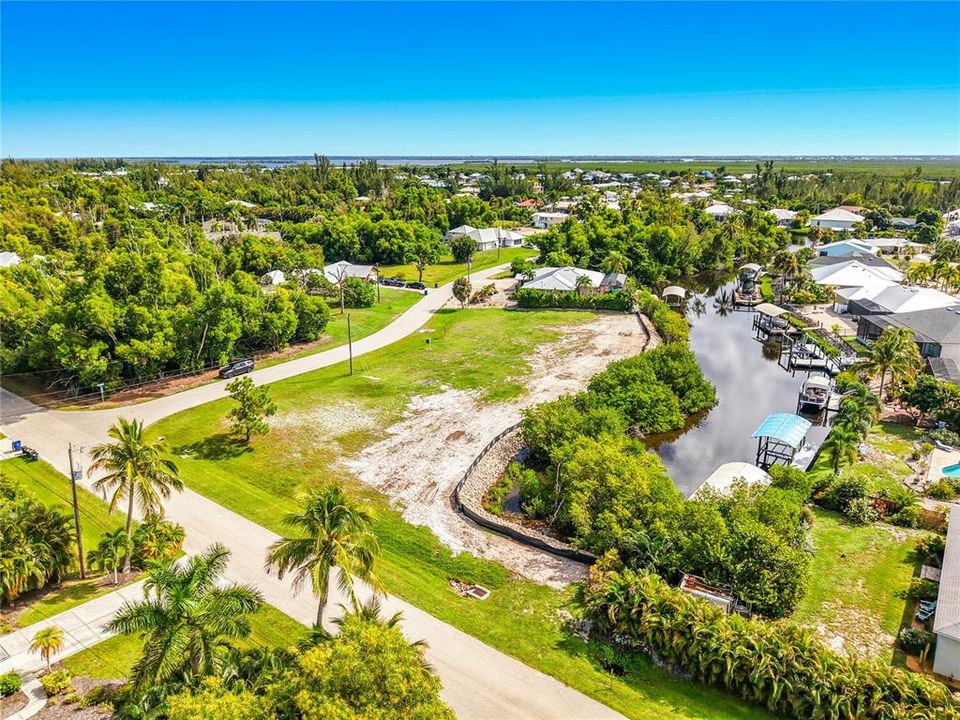 На продажу: $190,000 (0.25 acres)