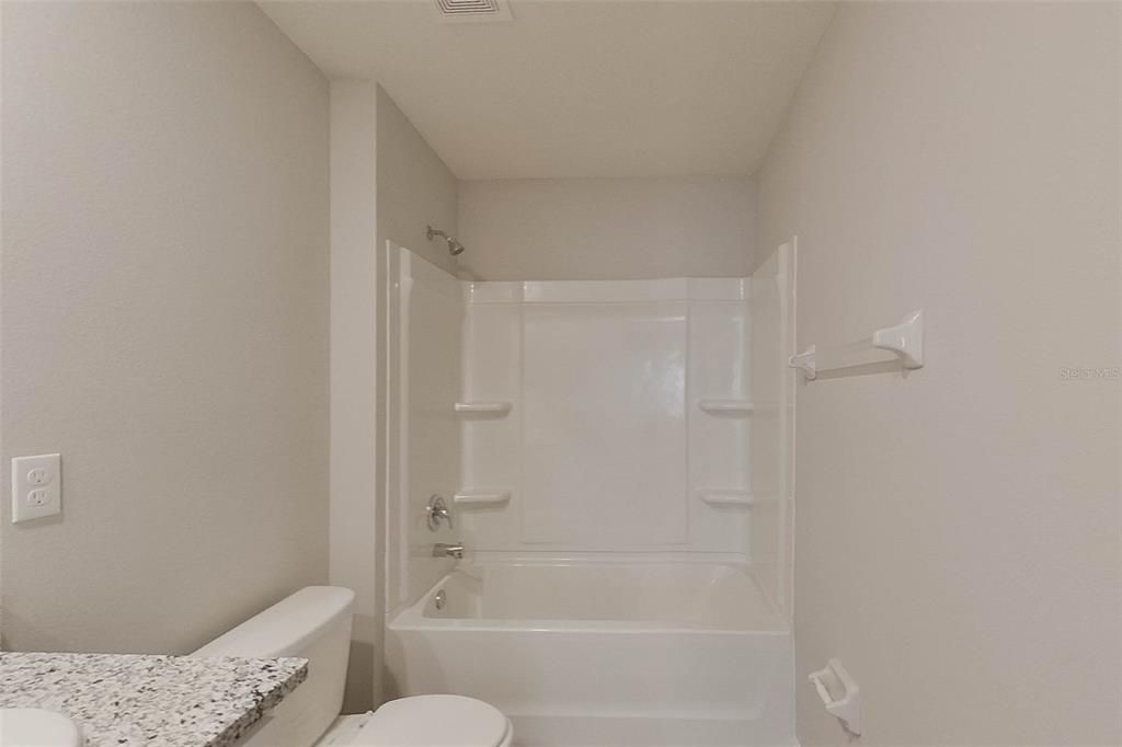 For Rent: $2,445 (5 beds, 3 baths, 2370 Square Feet)