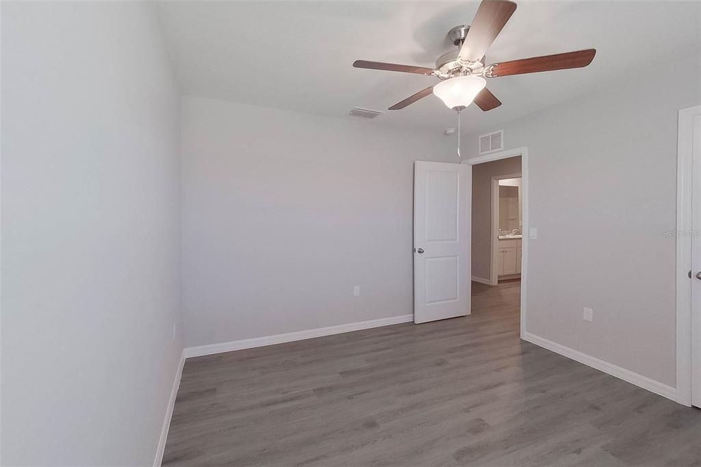 For Rent: $2,445 (5 beds, 3 baths, 2370 Square Feet)