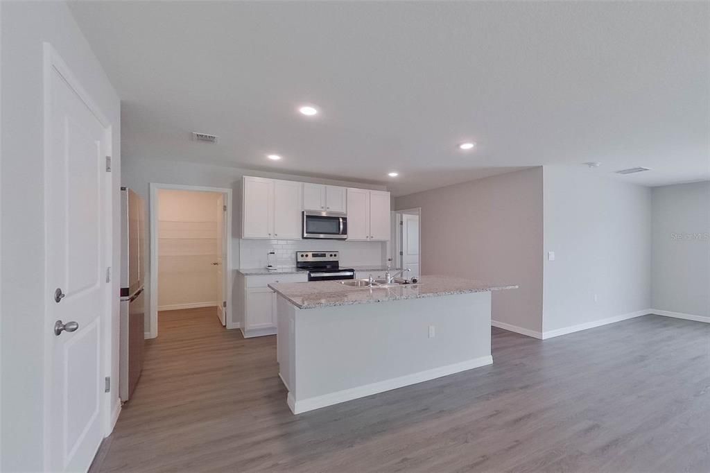 For Rent: $2,445 (5 beds, 3 baths, 2370 Square Feet)