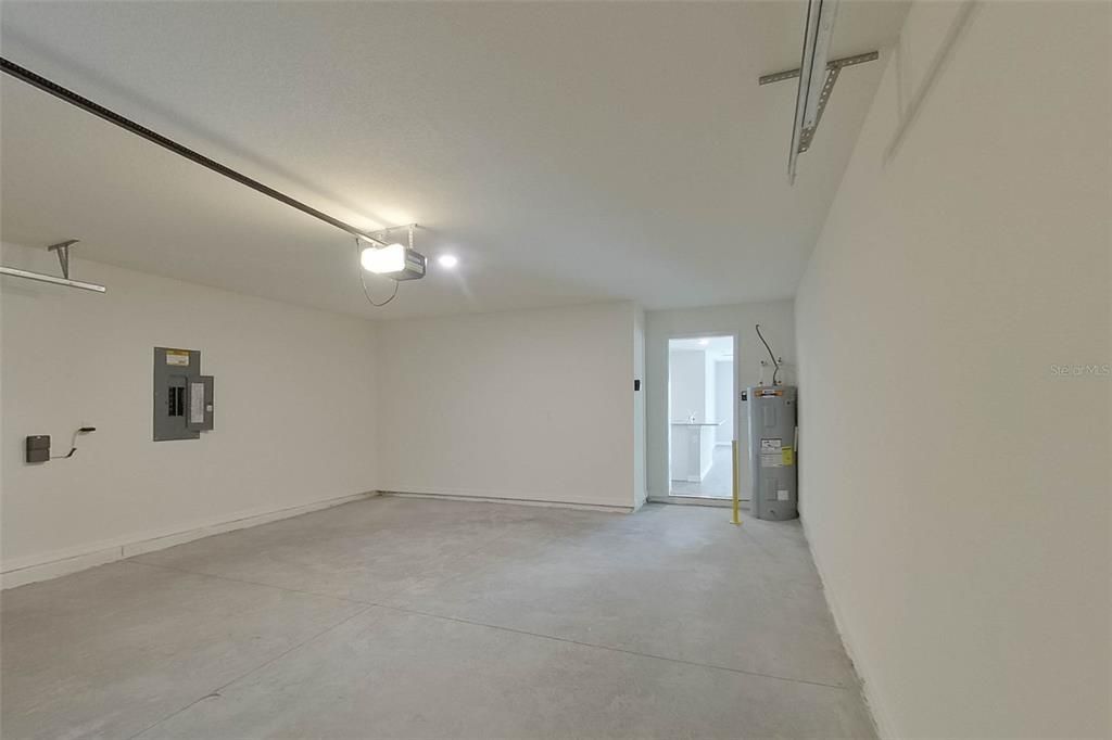 For Rent: $2,445 (5 beds, 3 baths, 2370 Square Feet)