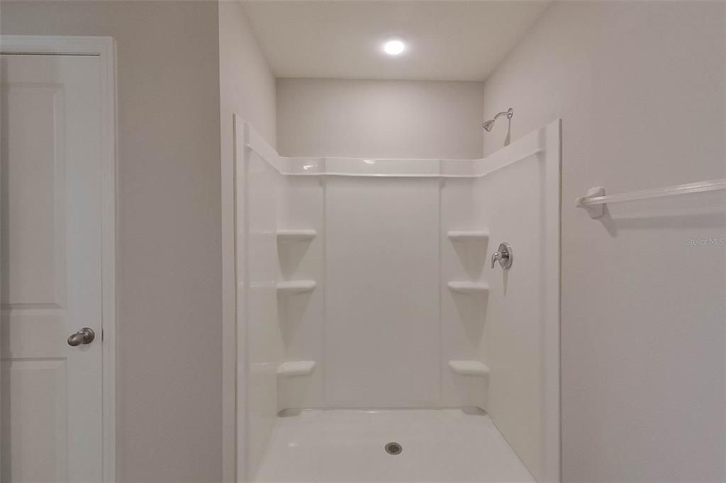 For Rent: $2,445 (5 beds, 3 baths, 2370 Square Feet)