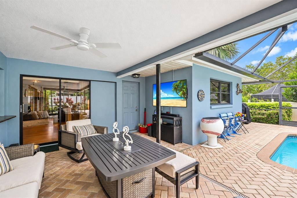 En Venta: $799,000 (3 camas, 2 baños, 1951 Pies cuadrados)