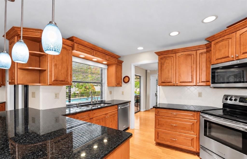 En Venta: $799,000 (3 camas, 2 baños, 1951 Pies cuadrados)