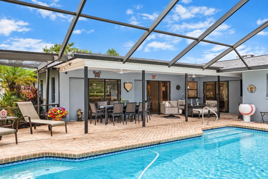 En Venta: $799,000 (3 camas, 2 baños, 1951 Pies cuadrados)