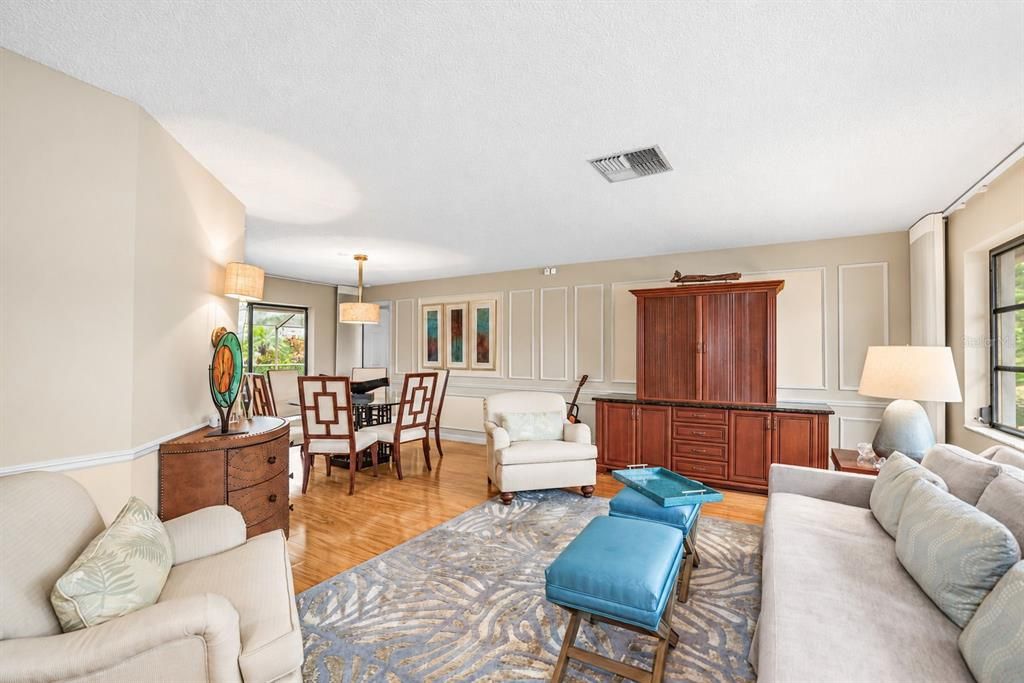 En Venta: $799,000 (3 camas, 2 baños, 1951 Pies cuadrados)