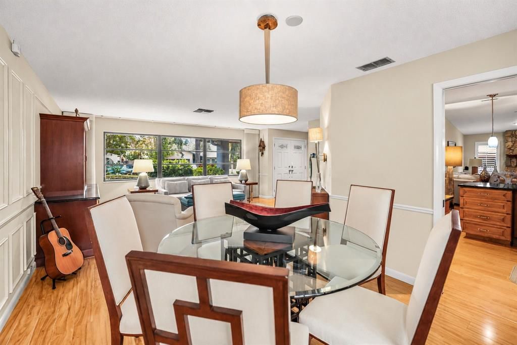 En Venta: $799,000 (3 camas, 2 baños, 1951 Pies cuadrados)