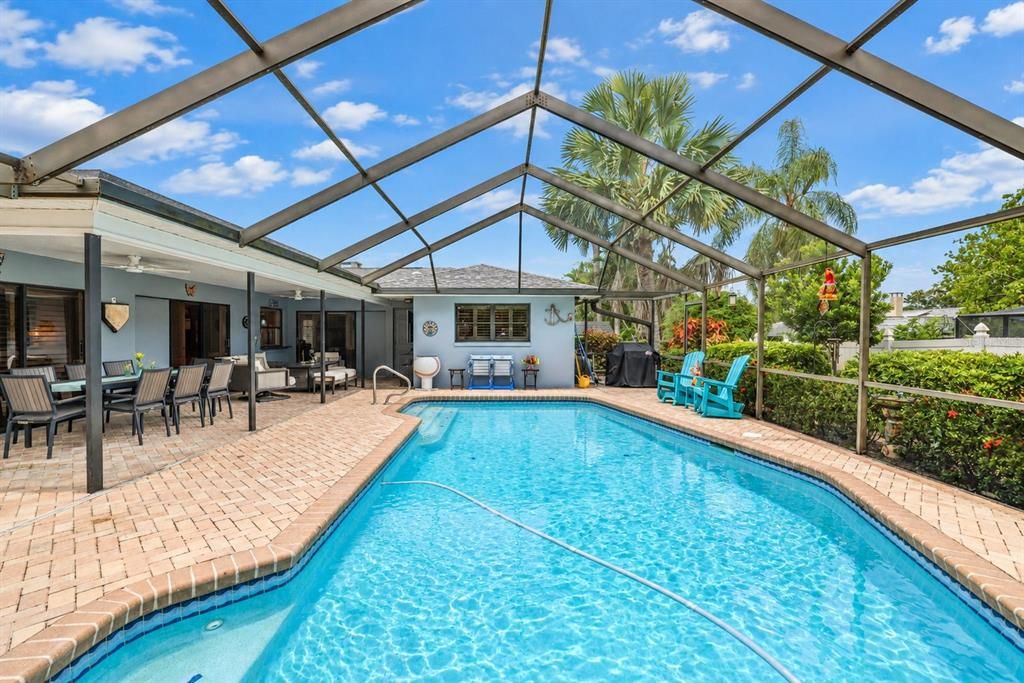 En Venta: $799,000 (3 camas, 2 baños, 1951 Pies cuadrados)
