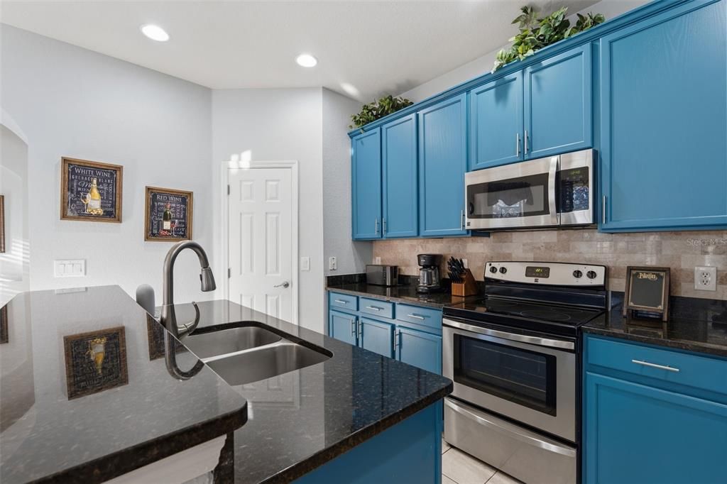 For Sale: $410,000 (4 beds, 4 baths, 2182 Square Feet)