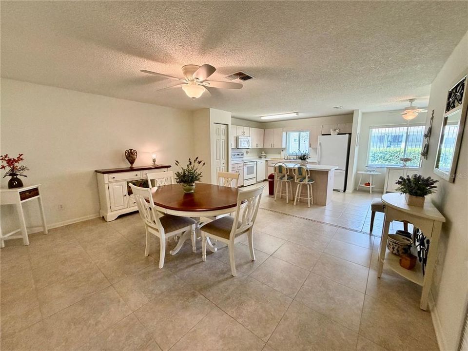 For Sale: $144,900 (2 beds, 2 baths, 1427 Square Feet)