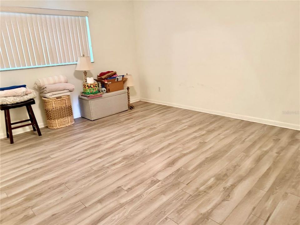 For Sale: $144,900 (2 beds, 2 baths, 1427 Square Feet)