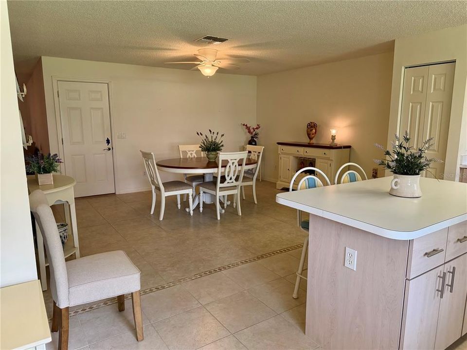 For Sale: $144,900 (2 beds, 2 baths, 1427 Square Feet)