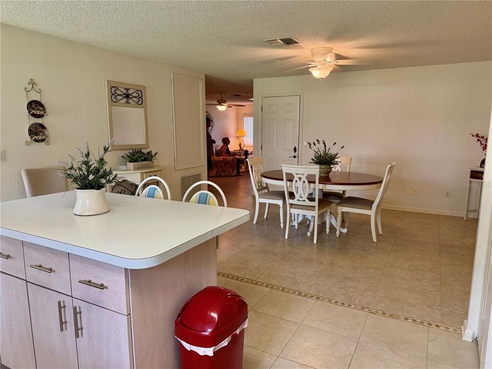 For Sale: $144,900 (2 beds, 2 baths, 1427 Square Feet)