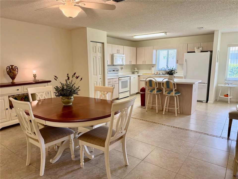 For Sale: $144,900 (2 beds, 2 baths, 1427 Square Feet)