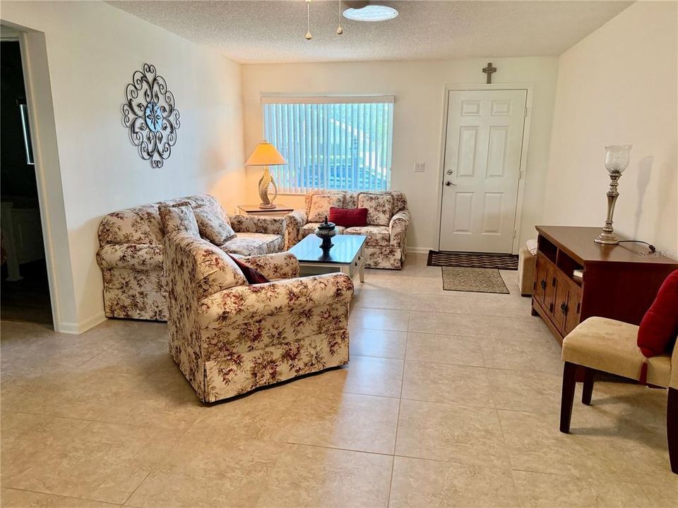 For Sale: $144,900 (2 beds, 2 baths, 1427 Square Feet)
