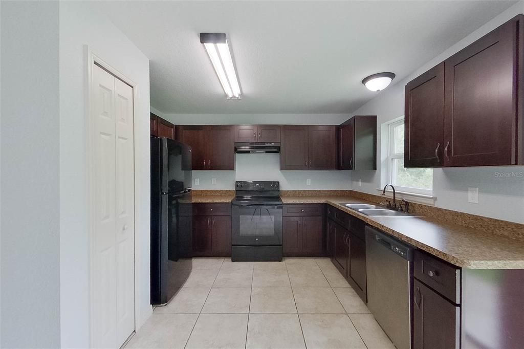 For Rent: $1,895 (3 beds, 2 baths, 1311 Square Feet)